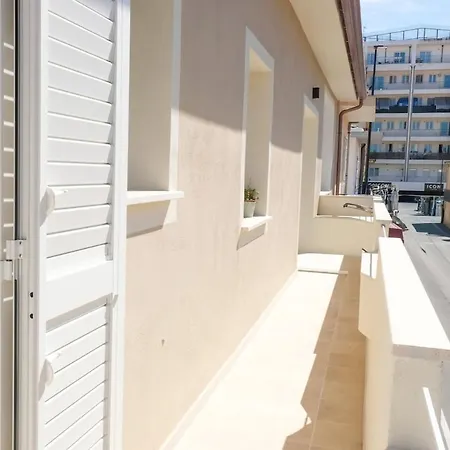 Center - Beautiful Modern House With Balcony Apartment *