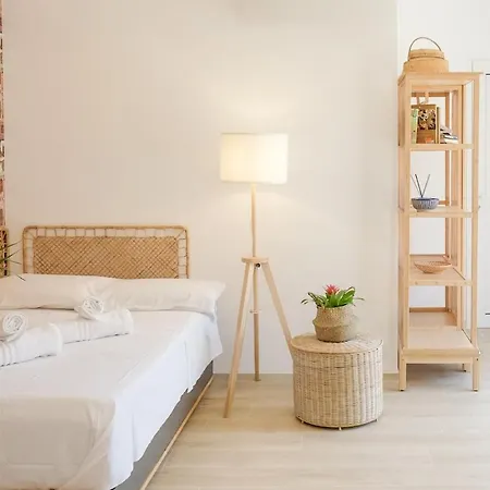 Apartment Center - Beautiful Modern House With Balcony