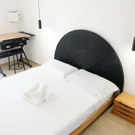Center - Beautiful Modern House With Balcony Apartment *